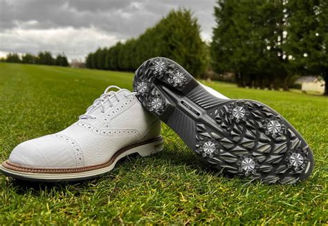 are spiked golf shoes allowed.